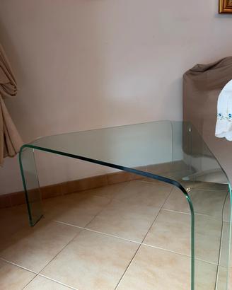 Tavolo triangolare in vetro