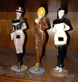3 figurini in resina