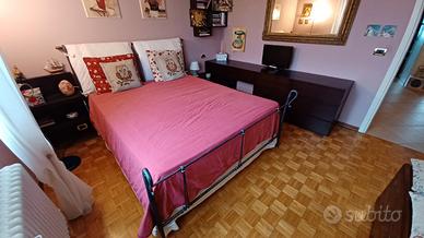 CAMERA MATRIMONIALE: letto, boiserie, comodini