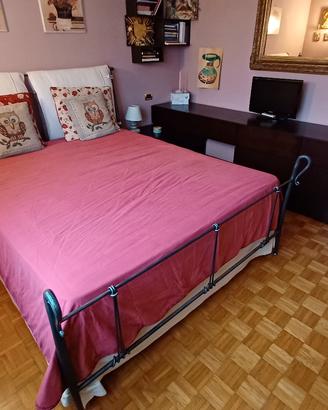 CAMERA MATRIMONIALE: letto, boiserie, comodini