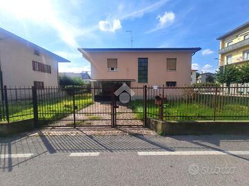 VILLA SINGOLA A MOZZO