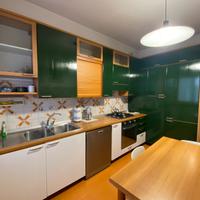 Cucina completa con elettrodomestici