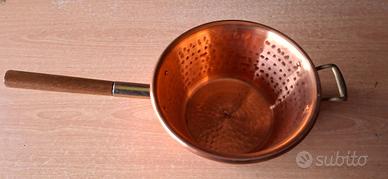 Paiolo in rame martellato con manico in legno