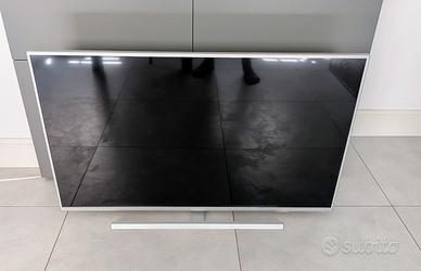 Smart TV Philips 4K QLED 43 pollici Ambilight