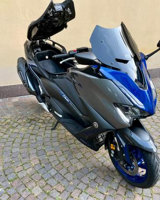 Yamaha tmax 560