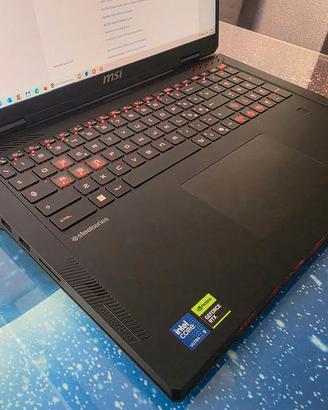 MSI Raider 18 HX AI RTX 5090 64GB 4TB pc portatile