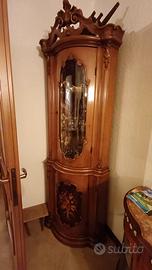 Angoliera intarsiata in legno in stile