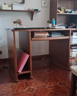 Scrivania artigianale in noce