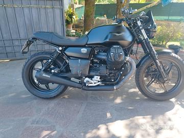 Moto Guzzi v7 Stone