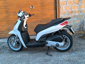 CARNABY 300 ie CRUISER - COME NUOVO