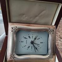 Piccolo orologio da tavolo o comodino