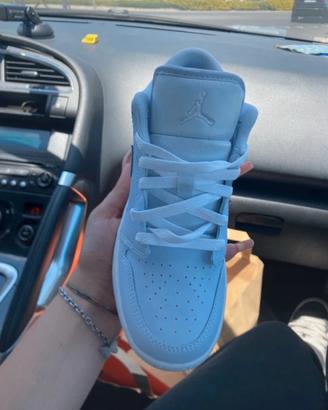 Jordan 1 low azzurre e bianche