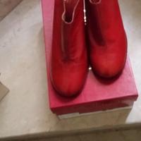 Scarpe Madras nuove in pelle rossa.