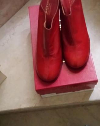Scarpe Madras nuove in pelle rossa.