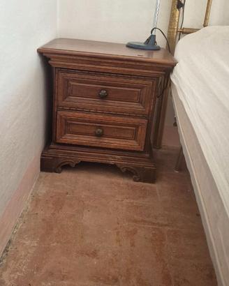2 Comodini in legno castagno