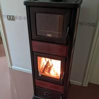 Stufa a legna con forno Italiana Camini Dafne