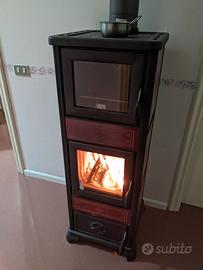 Stufa a legna con forno Italiana Camini Dafne