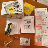 Macchina fotografica Nikon Colpix 4600.
