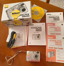 Macchina fotografica Nikon Colpix 4600.