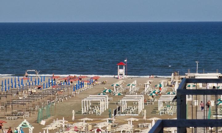 Appartamento con vista mare con 3 camere letto