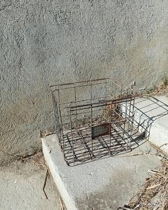 Gabbie in metallo per bottiglie vintage 