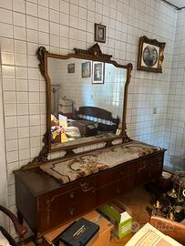 Specchio con cassettiera