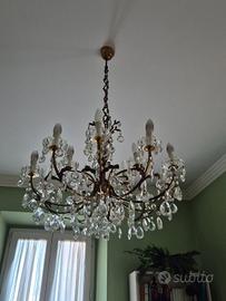 Due lampadari e Piantana