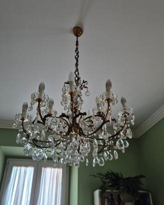 Due lampadari e Piantana