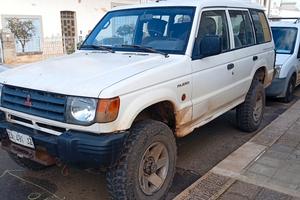 Mitsubishi pajero V20