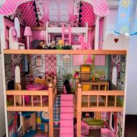 Casa delle bambole in legno con accessori
