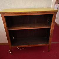 Piccola libreria in legno