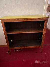 Piccola libreria in legno