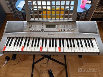 Tastiera elettronica Yamaha PSR E303