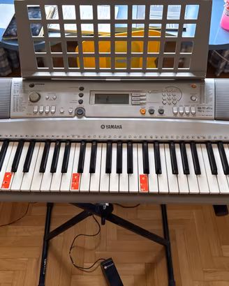 Tastiera elettronica Yamaha PSR E303
