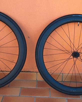 Ruote in carbonio HollowGram R 45 carbon.