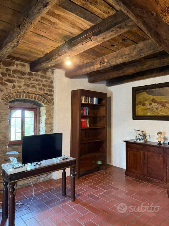 Rustico / Casale di 240 m² con 5 locali e box auto - Vista 2