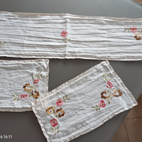 Set di cotone con orlo a giorno ricamato a mano