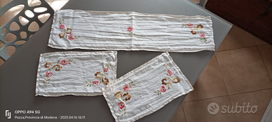 Set di cotone con orlo a giorno ricamato a mano