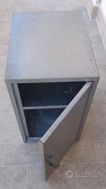 Armadietto di metallo