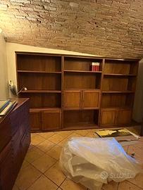 Libreria a parete in legno