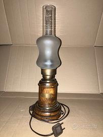 Lampada da tavolo in legno metallo e vetro