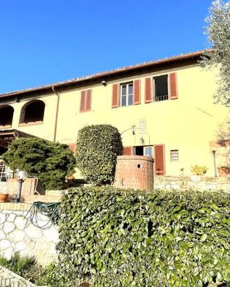 Villa di 657 m² con più di 5 locali a Pistoia