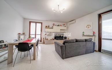 PORZIONE DI TRIFAMILIARE CON GIARDINO PRIVATO!