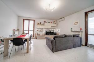 PORZIONE DI TRIFAMILIARE CON GIARDINO PRIVATO!