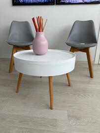 Tavolino rotondo bianco con gambe in legno