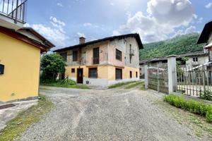 CASA INDIPENDENTE A TRAVES