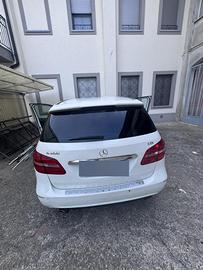 Mercedez-blenz B200