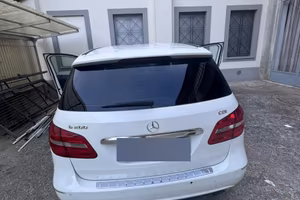 Mercedez-blenz B200