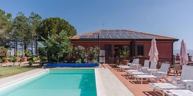 Villa singola con piscina a Castiglione di Sicilia