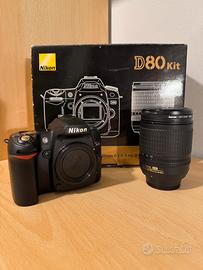 Nikon D80 kit + Zoom 18-135mm solo 400 scatti